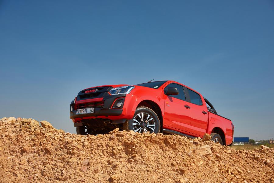  Isuzu KB Double Cab X-Rider 2017 года  (фото 13 из 40)